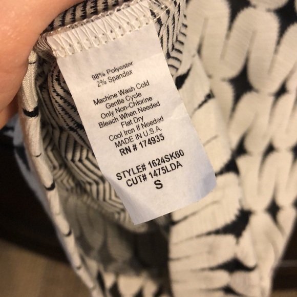 ⭐️ Renee C. Black and Cream Pencil Skirt - Picture 4 of 5